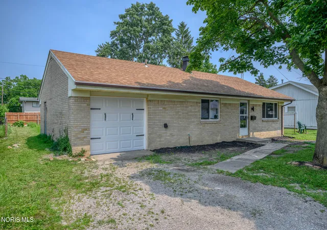 Photo 3 of Single family home for sale at 1328 Cady St, Maumee, OH 43537 | MLS# 10011028 | Listing updated on 2026-10-06