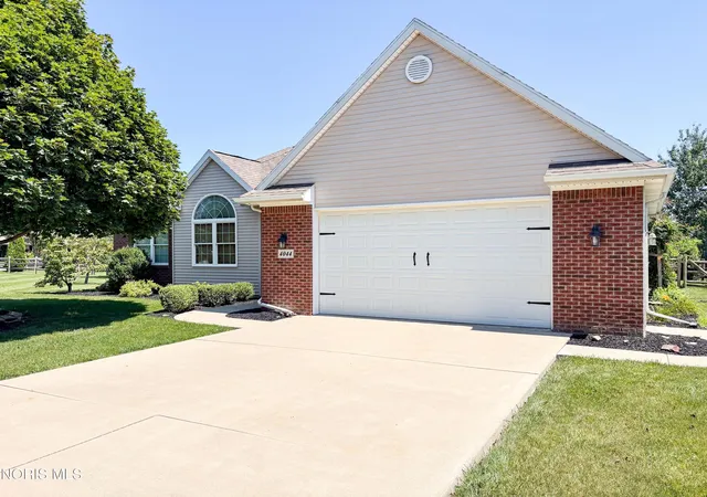 Photo 1 of Single family home for sale at 4044 Edge View Dr, Oregon, OH 43616 | MLS# 10011044 | Listing updated on 2026-08-16