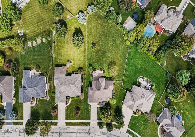 Photo 3 of Single family home for sale at 1470 Southridge Dr, Waterville, OH 43566 | MLS# 10011040 | Listing updated on 2026-09-22
