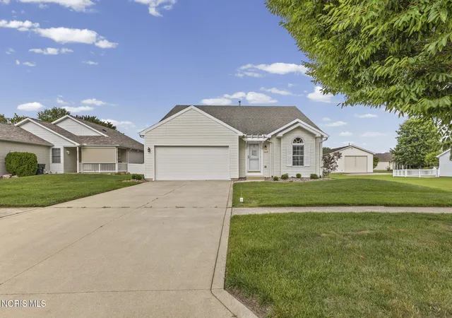 Photo 3 of Single family home for sale at 1029 Anna Ln, Bowling Green, OH 43402 | MLS# 10011221 | Listing updated on 2026-08-08