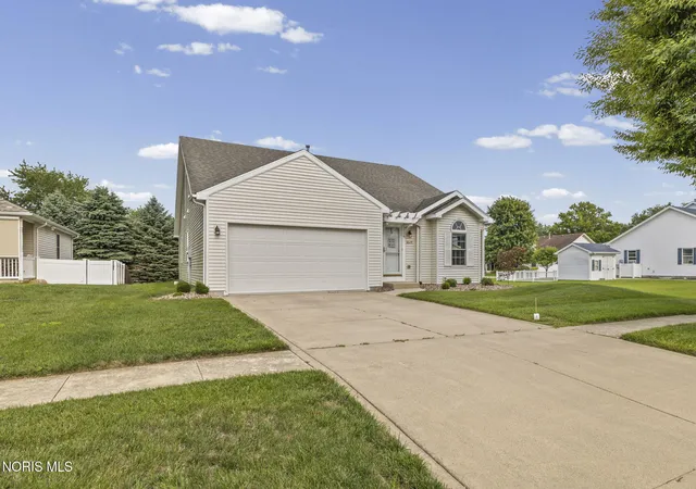 Photo 3 of Single family home for sale at 1029 Anna Ln, Bowling Green, OH 43402 | MLS# 10011221 | Listing updated on 2026-08-08