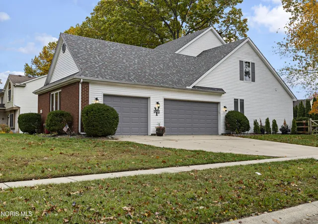 Photo 2 of Single family home for sale at 7255 Apache Trl, Holland, OH 43528 | MLS# 10011063 | Listing updated on 2026-08-02