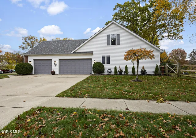 Photo 3 of Single family home for sale at 7255 Apache Trl, Holland, OH 43528 | MLS# 10011063 | Listing updated on 2026-08-02