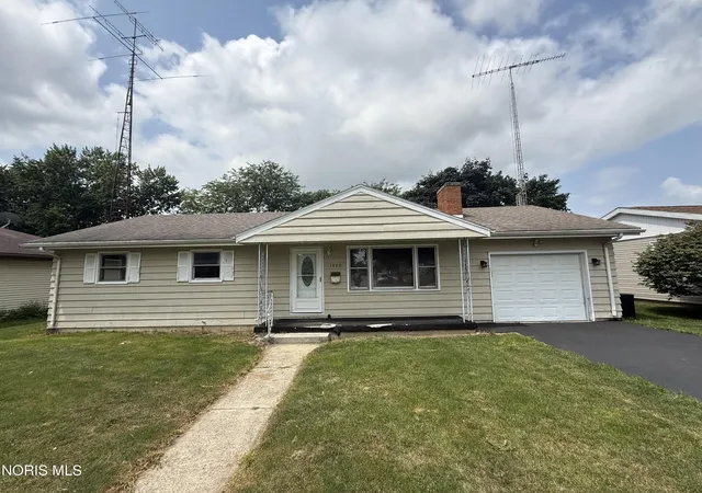 Photo 2 of Single family home for sale at 1920 Del Monte Dr, Findlay, OH 45840 | MLS# 10011146 | Listing updated on 2026-09-03