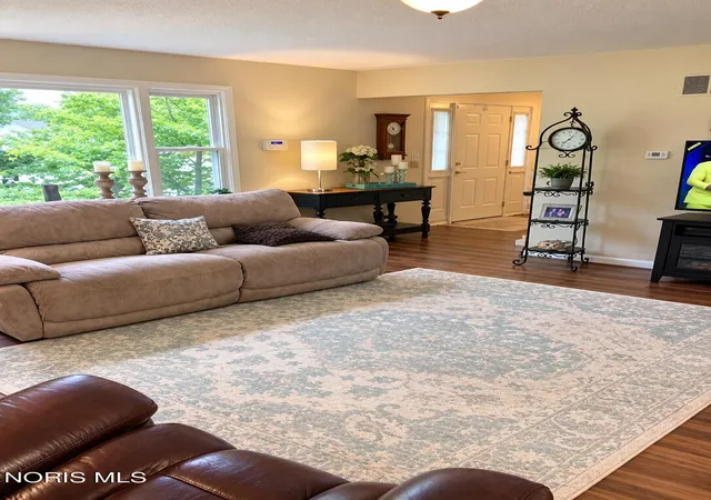 10th image of 2254 Garden Creek Dr, Maumee, OH 43537 | MLS# 10011101