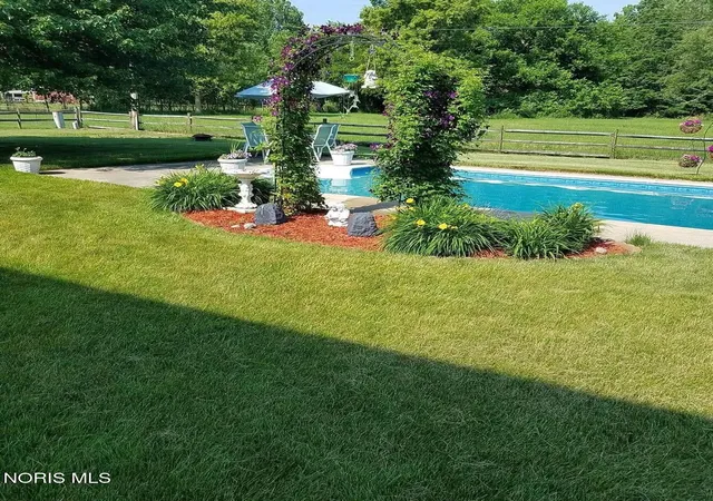 Photo 3 of Single family home for sale at 2254 Garden Crk Dr, Maumee, OH 43537 | MLS# 10011101 | Listing updated on 2026-09-01