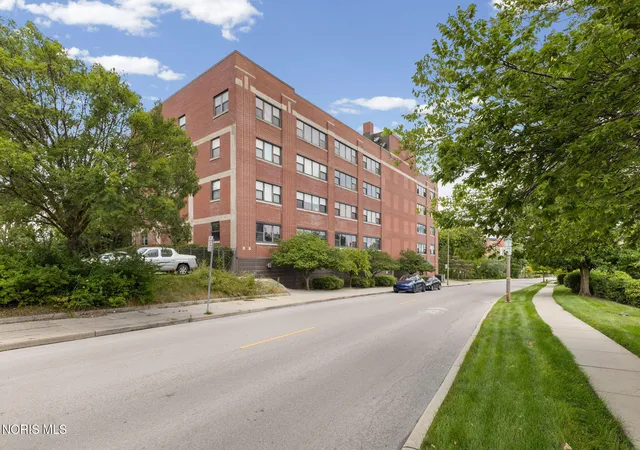 2nd image of 110 Ottawa St #2e, Toledo, OH 43604 | MLS# 10011061
