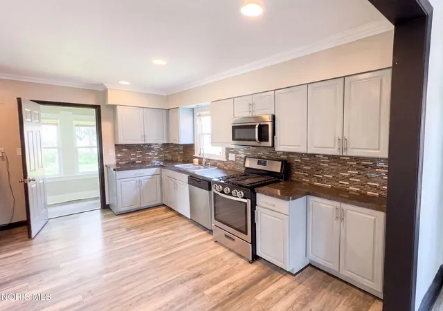 Photo 2 of Single family home for sale at 608 Howland Ave, Toledo, OH 43605 | MLS# 10011050 | Listing updated on 2026-08-31