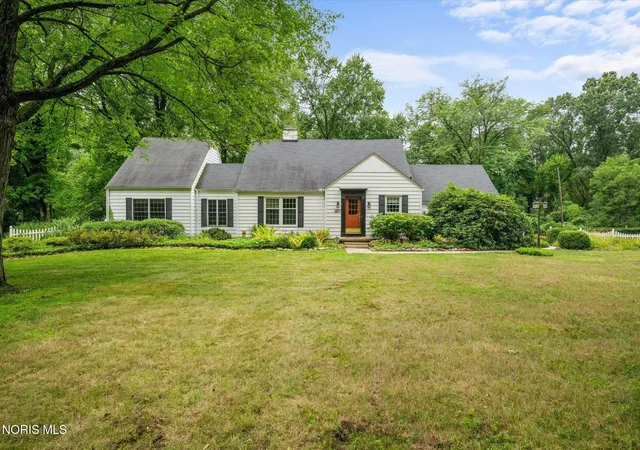 Photo 3 of Single family home for sale at 4123 Forestlawn Rd, Toledo, OH 43623 | MLS# 10011078 | Listing updated on 2026-09-01