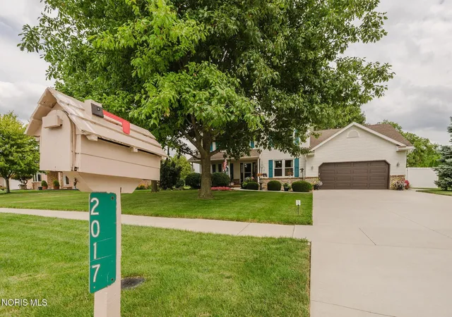 2nd image of 2017 Stonecliff Dr, Findlay, OH 45840 | MLS# 10011093