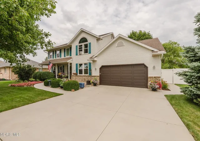 3rd image of 2017 Stonecliff Dr, Findlay, OH 45840 | MLS# 10011093