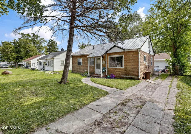 Photo 2 of Single family home for sale at 415 Mayfair Blvd, Toledo, OH 43612 | MLS# 10011086 | Listing updated on 2026-08-20