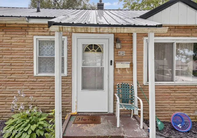 Photo 3 of Single family home for sale at 415 Mayfair Blvd, Toledo, OH 43612 | MLS# 10011086 | Listing updated on 2026-08-20