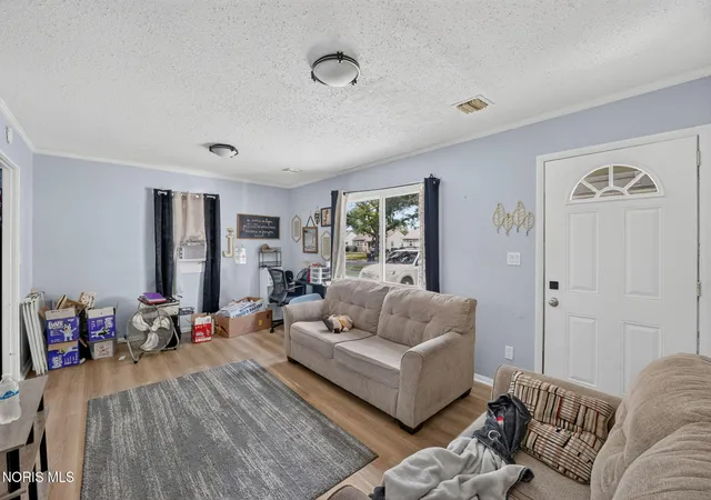 Photo 4 of Single family home for sale at 415 Mayfair Blvd, Toledo, OH 43612 | MLS# 10011086 | Listing updated on 2026-08-20
