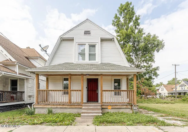 Photo 2 of Single family home for sale at 432 Arcadia Ave, Toledo, OH 43610 | MLS# 10011134 | Listing updated on 2026-09-18