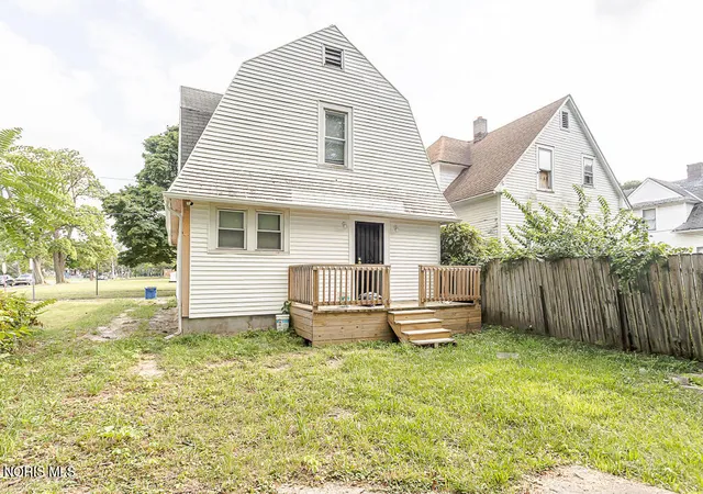 Photo 3 of Single family home for sale at 432 Arcadia Ave, Toledo, OH 43610 | MLS# 10011134 | Listing updated on 2026-09-18