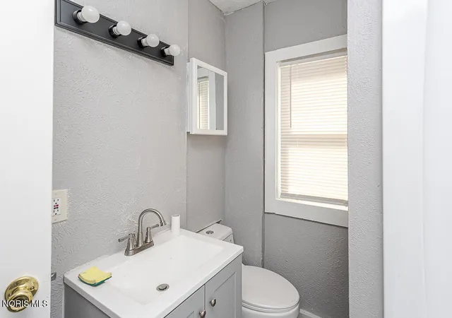 Photo 4 of Single family home for sale at 432 Arcadia Ave, Toledo, OH 43610 | MLS# 10011134 | Listing updated on 2026-09-18
