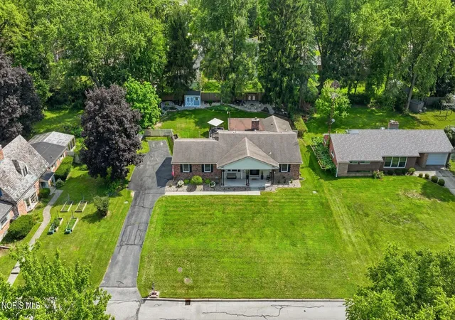 Photo 2 of Sale Pending at 5115 Cranston Dr, Toledo, OH 43615 | MLS# 10011080 | Listing updated on 2026-09-03