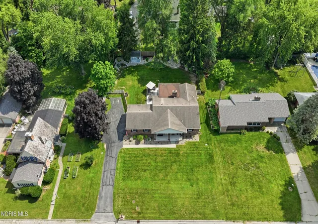 Photo 3 of Sale Pending at 5115 Cranston Dr, Toledo, OH 43615 | MLS# 10011080 | Listing updated on 2026-09-03