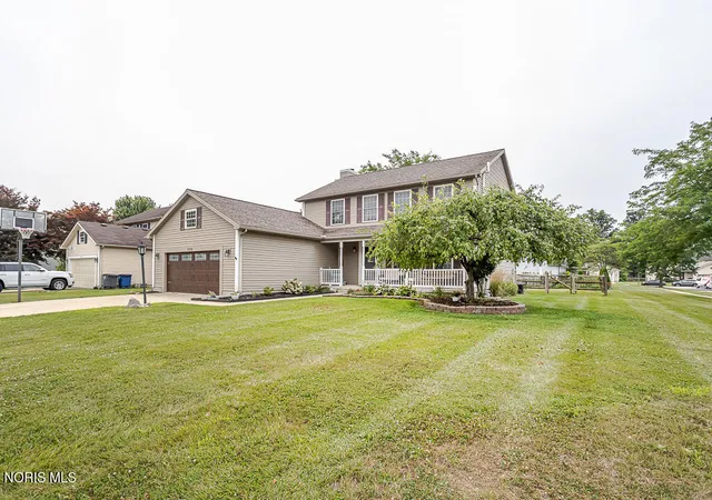 3rd image of 2376 Mckinley Dr, Perrysburg, OH 43551 | MLS# 10011133