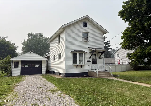 1st image of 208 Lawrence St, Bellevue, OH 44811 | MLS# 10011090