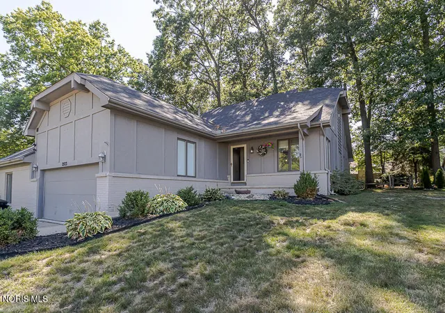 Photo 1 of Condo for sale at 2923 Stoneleigh Dr, Toledo, OH 43617 | MLS# 10011139 | Listing updated on 2026-08-24