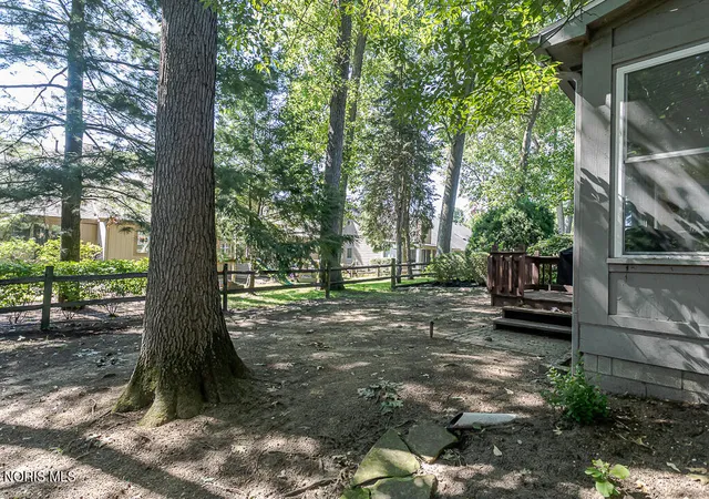 Photo 2 of Condo for sale at 2923 Stoneleigh Dr, Toledo, OH 43617 | MLS# 10011139 | Listing updated on 2026-08-24