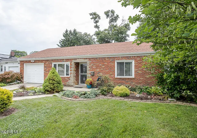 Photo 1 of Sale Pending at 3215 Ravenwood Blvd, Toledo, OH 43614 | MLS# 10011185 | Listing updated on 2026-09-21