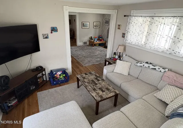 Photo 4 of Single family home for sale at 209 Shinkle St, Findlay, OH 45840 | MLS# 10011124 | Listing updated on 2026-08-20
