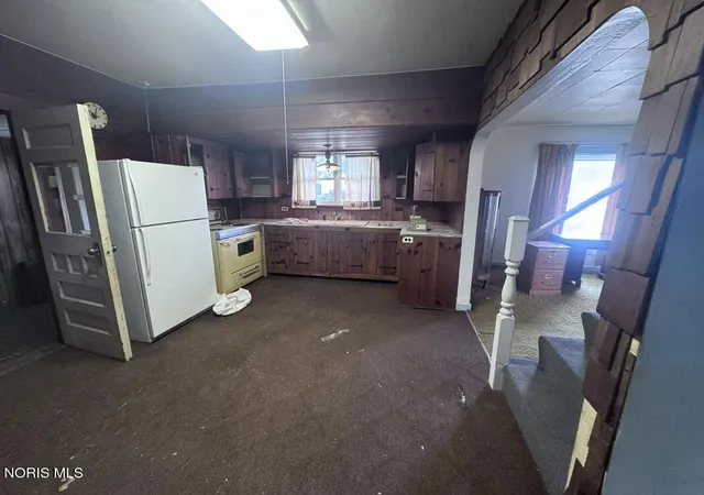 Photo 2 of Single family home for sale at 304 Robinson Ave, Kenton, OH 43326 | MLS# 10011122 | Listing updated on 2026-09-15
