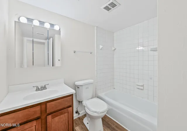 Photo 3 of Multi family home for sale at 2820 Eldora Dr, Toledo, OH 43613 | MLS# 10011128 | Listing updated on 2026-08-28