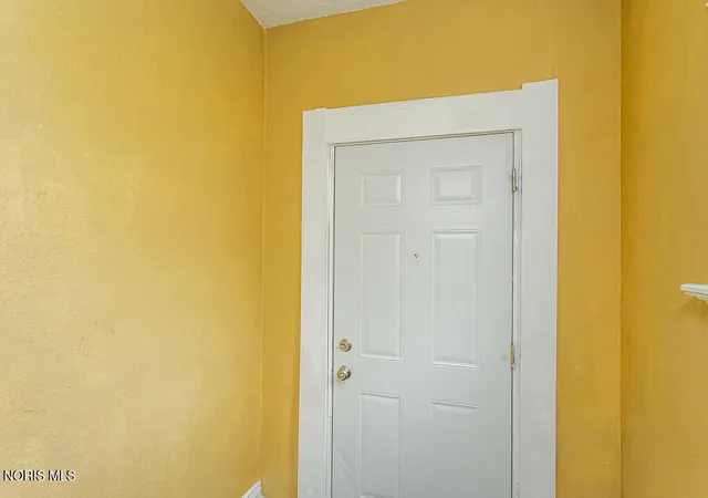 Photo 2 of Single family home for sale at 425 Bassett St, Toledo, OH 43611 | MLS# 10011131 | Listing updated on 2026-09-22