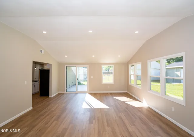 Photo 4 of Single family home for sale at 217 Glenwood Dr, Defiance, OH 43512 | MLS# 10011220 | Listing updated on 2026-10-09