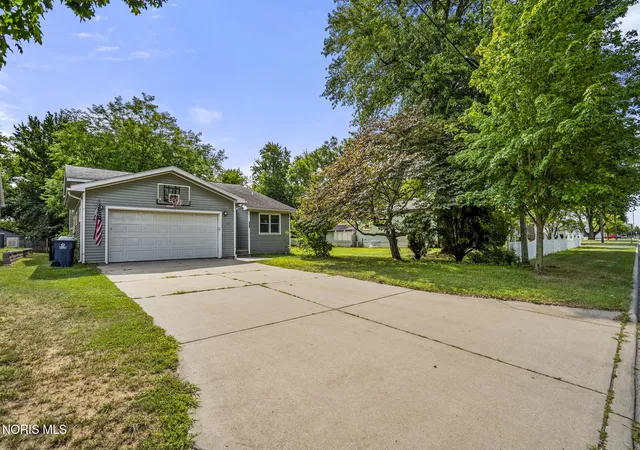Photo 2 of Single family home for sale at 5744 Roan Rd, Sylvania, OH 43560 | MLS# 10011150 | Listing updated on 2026-09-14