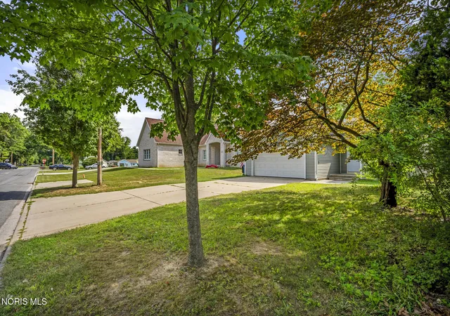 Photo 3 of Single family home for sale at 5744 Roan Rd, Sylvania, OH 43560 | MLS# 10011150 | Listing updated on 2026-09-14