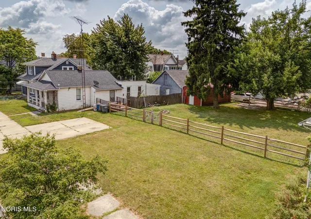 Photo 2 of Single family home for sale at 709 Chicago St, Toledo, OH 43611 | MLS# 10011141 | Listing updated on 2026-08-31