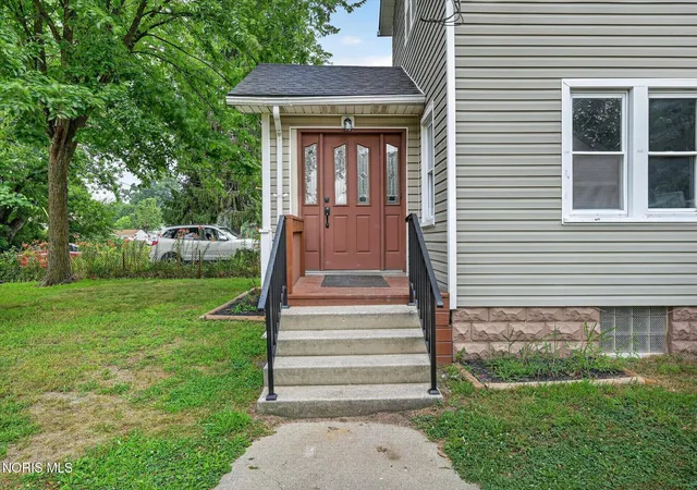 Photo 2 of Single family home for sale at 5704 Webster Rd, Sylvania, OH 43560 | MLS# 10011279 | Listing updated on 2026-09-08