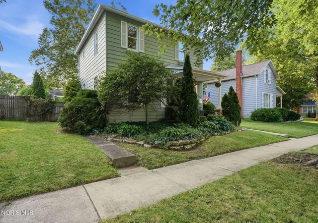 Photo 3 of Single family home for sale at 224 Hedges St, Tiffin, OH 44883 | MLS# 10011170 | Listing updated on 2026-09-03