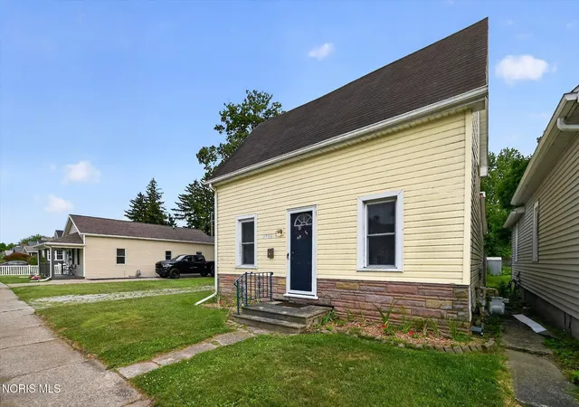 Photo 2 of Single family home for sale at 2708 122nd Street, Toledo, OH 43611 | MLS# 10011158 | Listing updated on 2026-07-30