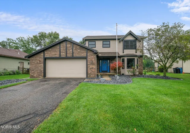 Photo 3 of Single family home for sale at 3518 Lynnbrooke Ln, Oregon, OH 43616 | MLS# 10011157 | Listing updated on 2026-09-21