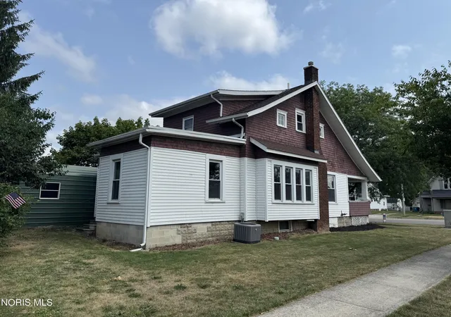 Photo 3 of Single family home for sale at 503 E High St, Bryan, OH 43506 | MLS# 10011222 | Listing updated on 2026-09-15