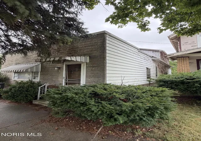 1st image of 3237 Maple St, Toledo, OH 43608 | MLS# 10011168