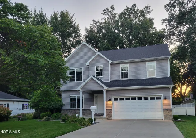Photo 1 of Single family home for sale at 1045 Hickory St, Perrysburg, OH 43551 | MLS# 10011173 | Listing updated on 2026-08-24