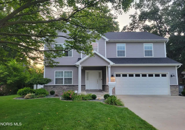 Photo 3 of Single family home for sale at 1045 Hickory St, Perrysburg, OH 43551 | MLS# 10011173 | Listing updated on 2026-08-24