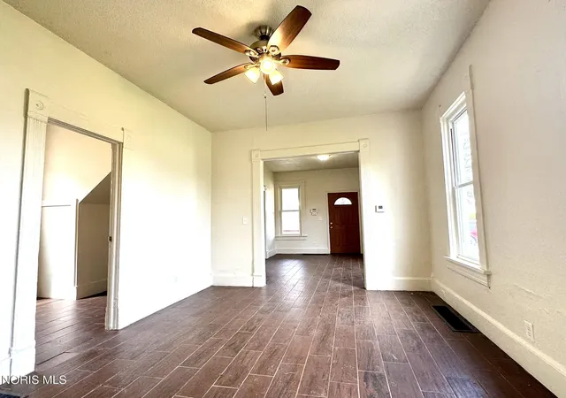Photo 3 of Sale Pending at 965 Curtis St, Toledo, OH 43609 | MLS# 10011180 | Listing updated on 2026-08-29