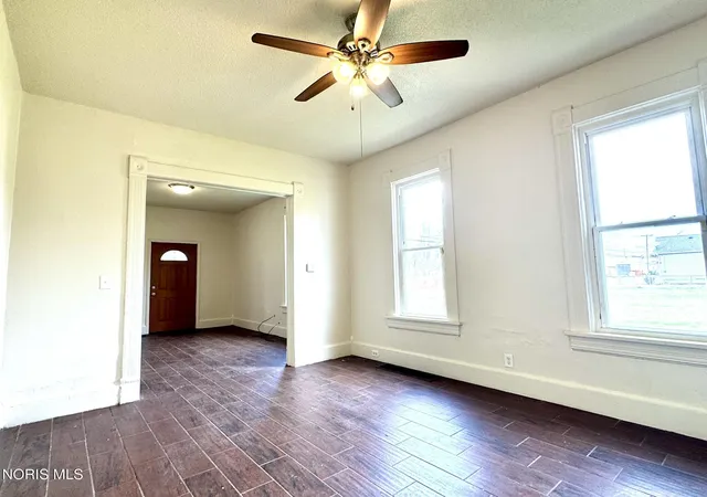 Photo 3 of Sale Pending at 965 Curtis St, Toledo, OH 43609 | MLS# 10011180 | Listing updated on 2026-08-29