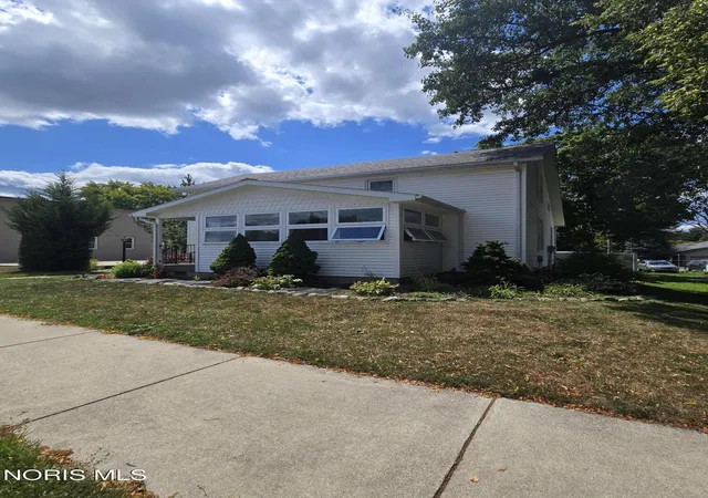 Photo 2 of Single family home for sale at 305 Ditto St, Archbold, OH 43502 | MLS# 10011300 | Listing updated on 2026-09-19