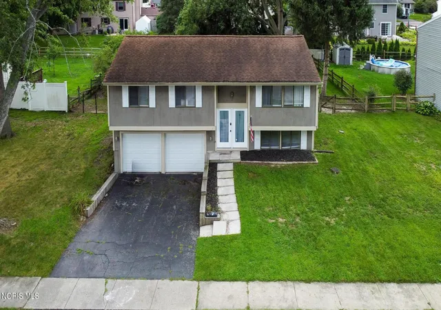 Photo 3 of Single family home for sale at 6715 Denbridge Dr, Sylvania, OH 43560 | MLS# 10011236 | Listing updated on 2026-09-29