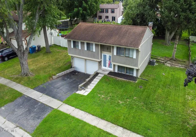 Photo 3 of Single family home for sale at 6715 Denbridge Dr, Sylvania, OH 43560 | MLS# 10011236 | Listing updated on 2026-09-29