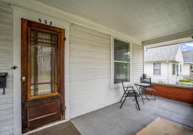 Listing Photo 4 - Condo for sale in building located at 852 Wright Ave, Toledo, OH 43609